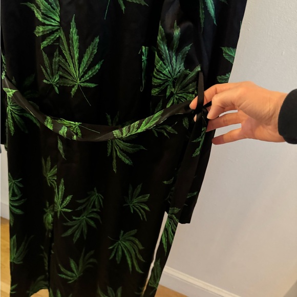 We Are Leone Long Silk Cannabis Leaf Duster Kimono with Belt XS/S - Picture 8 of 14